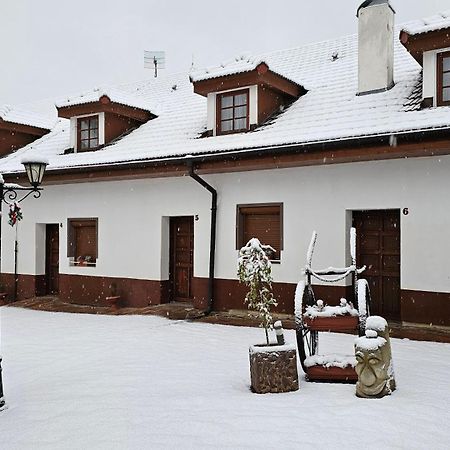 Zamecky Penzion Rotunda Breclav Exterior photo